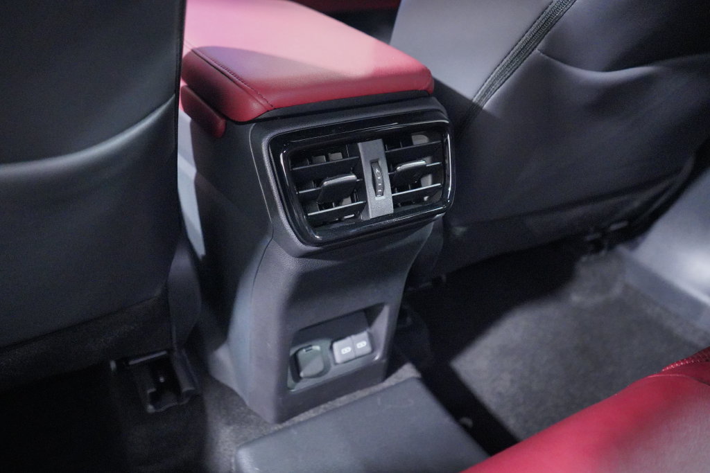 Used 2025 Lexus NX 450h+ AWD w/ Towing Package (2000 Lbs) image 19