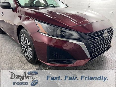 Used 2025 Nissan Altima 2.5 SV image 8