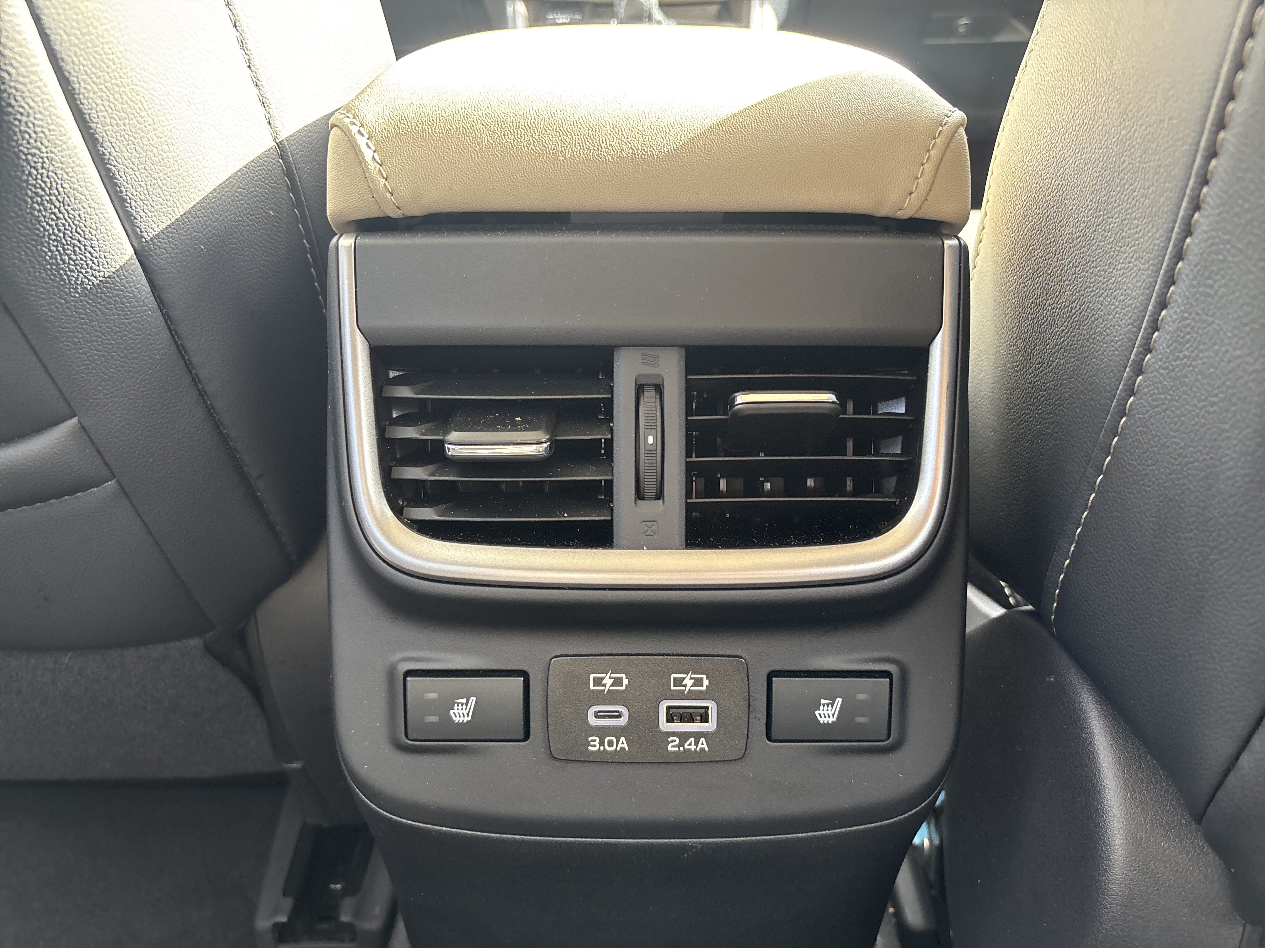Used 2025 Subaru Outback Limited AWD/4WD image 10