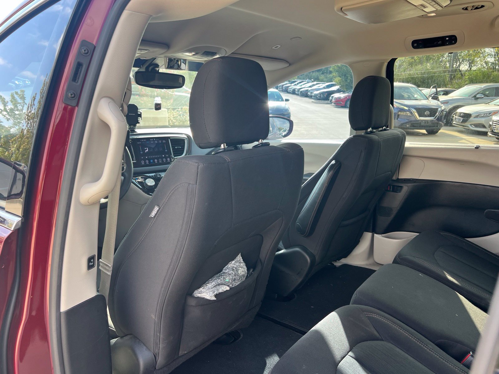 Used 2018 Chrysler Pacifica Touring Plus w/ Tire & Wheel Group FWD image 18