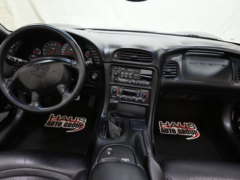 Used 2004 Chevrolet Corvette Convertible w/ Preferred Equipment Group RWD image 20