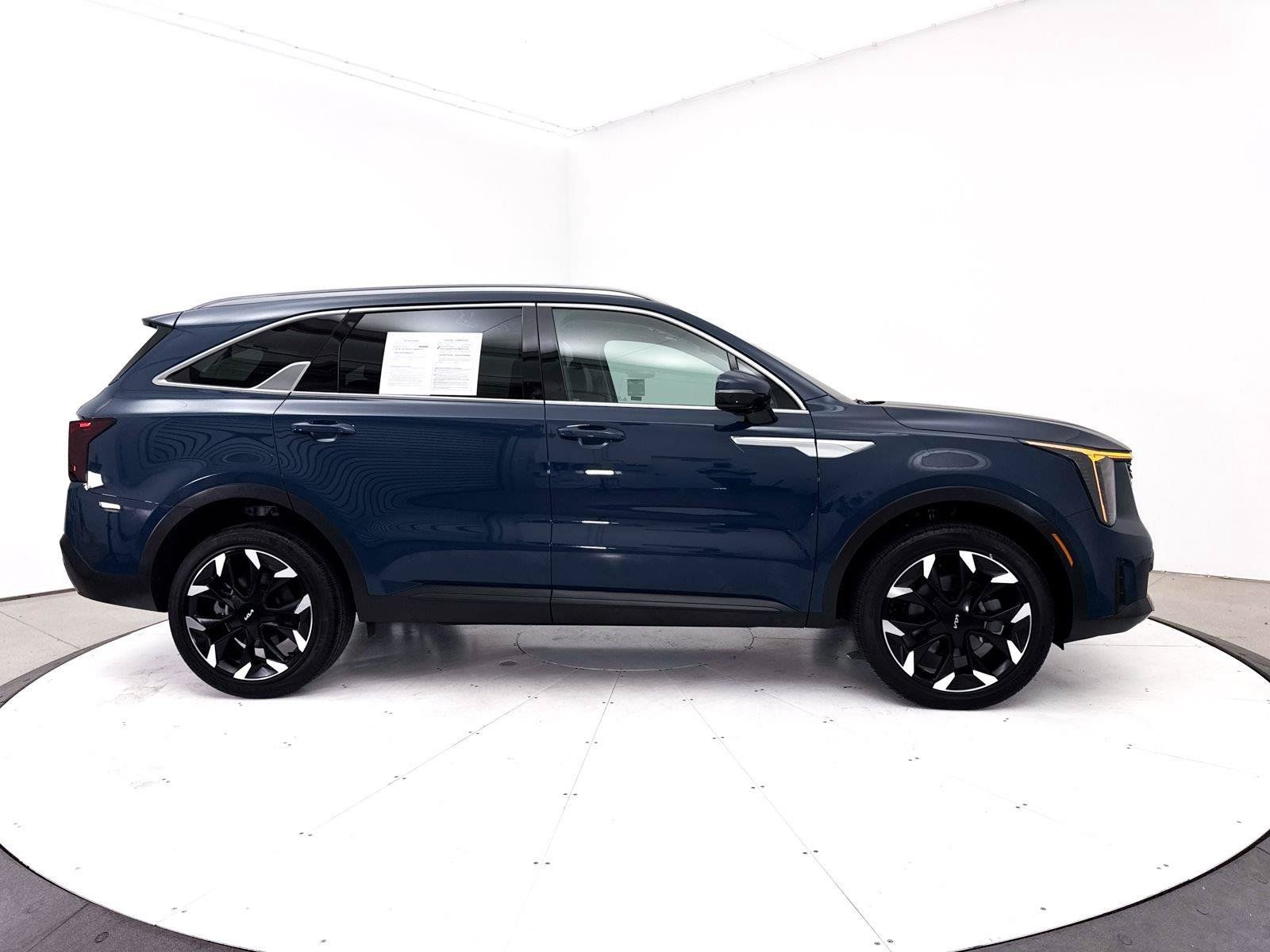 Certified 2025 Kia Sorento EX w/ Panoramic Sunroof Package AWD/4WD image 44
