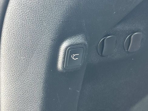 Used 2020 Jeep Cherokee Limited FWD image 17