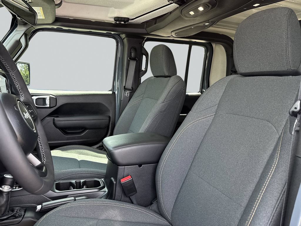 Used 2025 Jeep Gladiator Sport AWD/4WD image 24