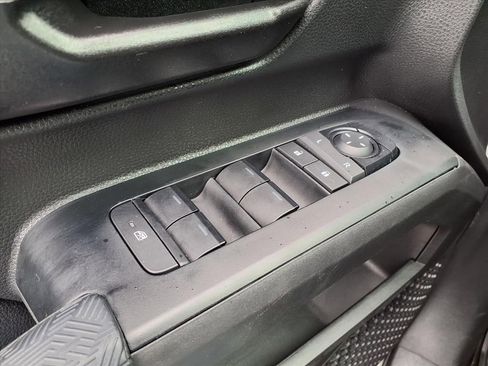 Certified 2025 Toyota Tacoma SR5 image 22