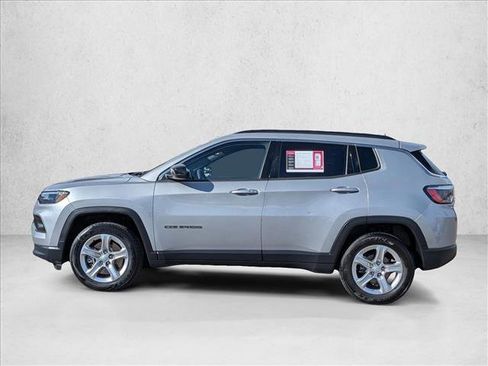 Used 2024 Jeep Compass Latitude image 8