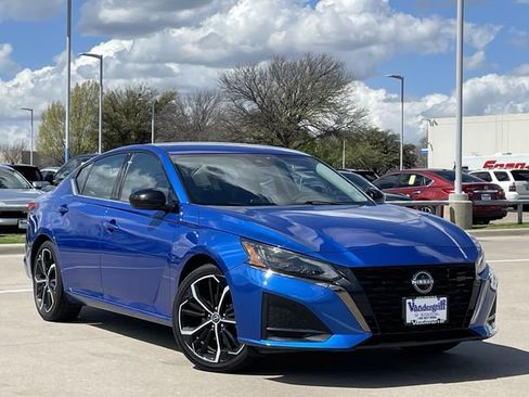 Used 2025 Nissan Altima 2.5 SR image 2