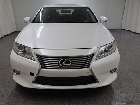 Used 2014 Lexus ES 350 w/ Luxury Package FWD image 2