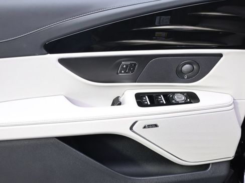 New 2026 Lincoln Nautilus Reserve AWD/4WD image 22