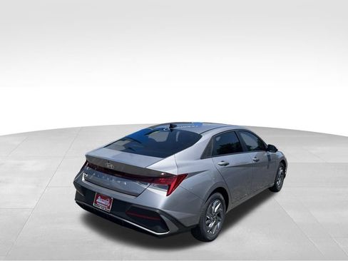 Used 2025 Hyundai Elantra Hybrid FWD image 37