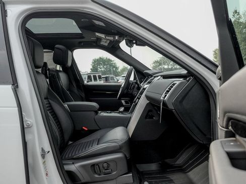 Used 2025 Land Rover Discovery S AWD/4WD image 21