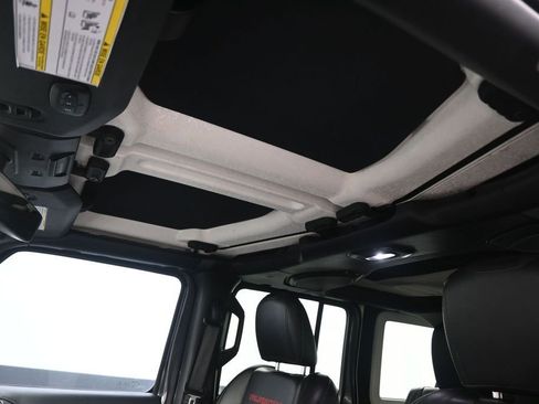 Used 2018 Jeep Wrangler Unlimited Rubicon AWD/4WD image 28