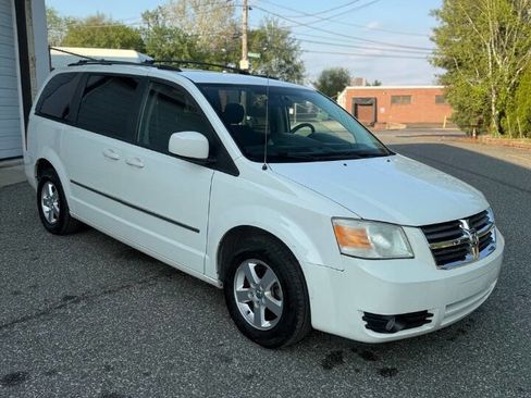 Used 2010 Dodge Grand Caravan SXT FWD image 8