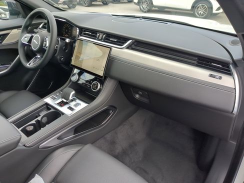 New 2026 Jaguar F-PACE R-Dynamic S image 12