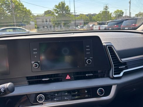 Used 2025 Kia Sportage LX FWD image 17