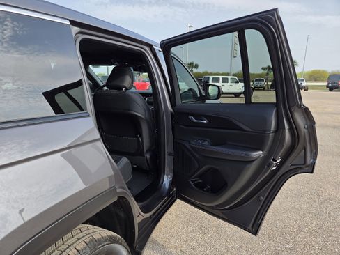 New 2026 Jeep Grand Cherokee Laredo X image 16