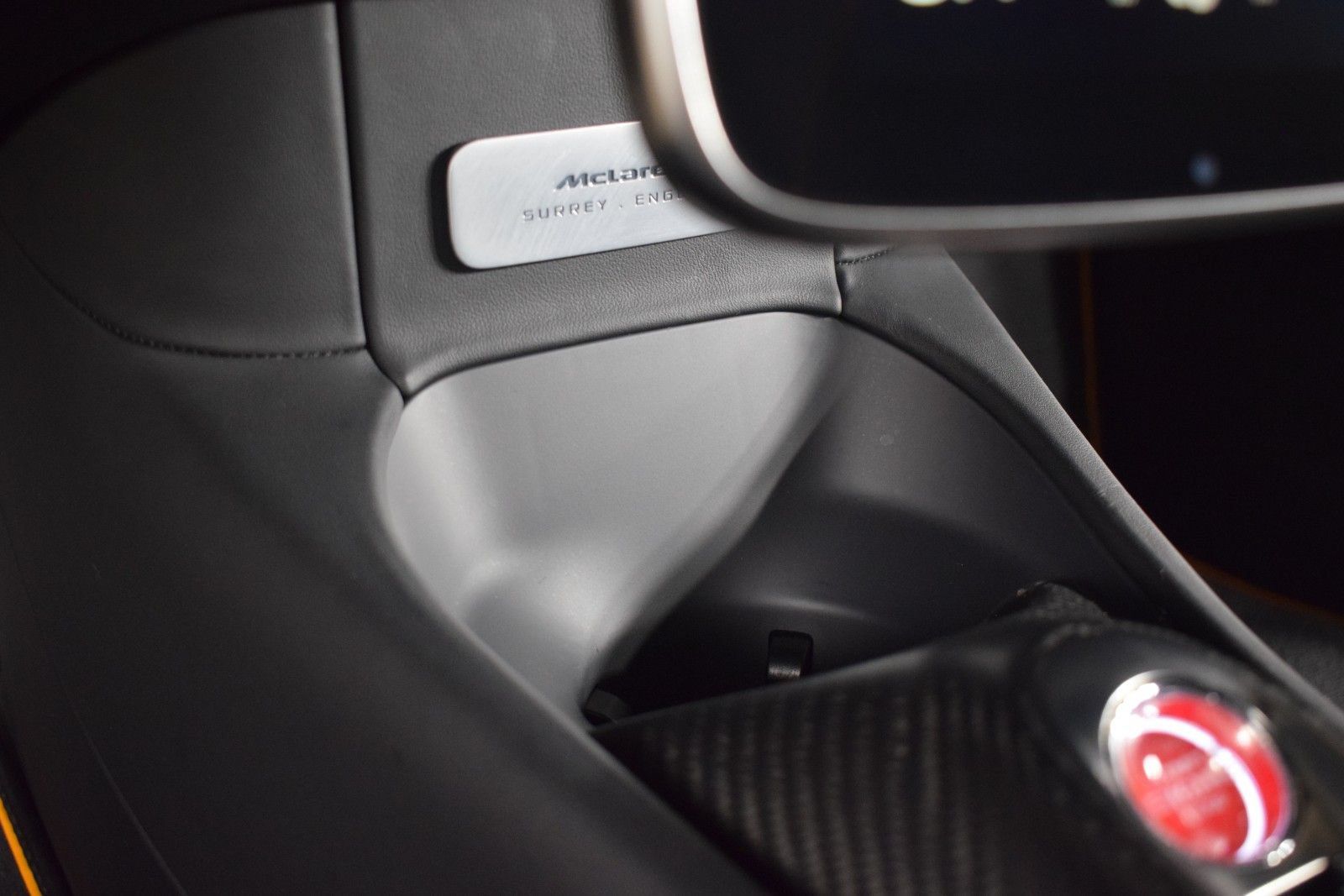 Used 2024 McLaren Artura RWD image 27