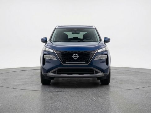 Used 2025 Nissan Rogue SV FWD image 2