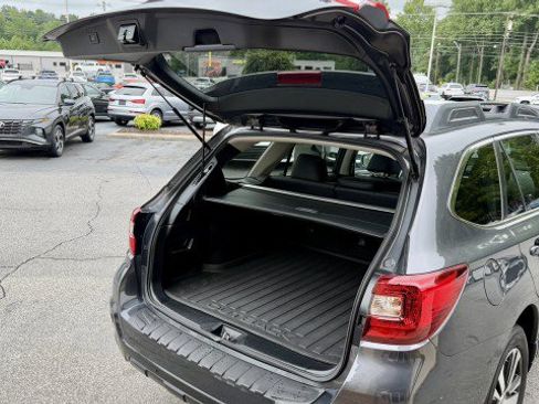 Used 2019 Subaru Outback 2.5i Limited AWD/4WD image 16