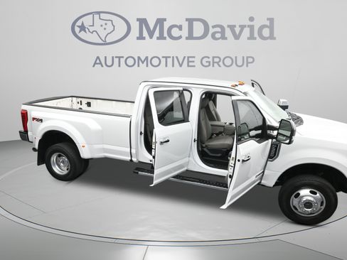 Used 2019 Ford F350 XLT w/ XLT Premium Package AWD/4WD image 44