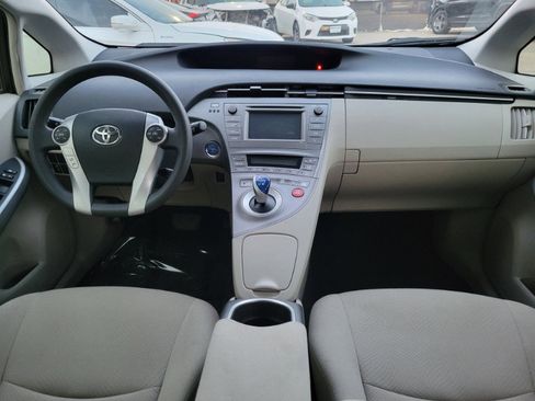 Used 2014 Toyota Prius Two image 19