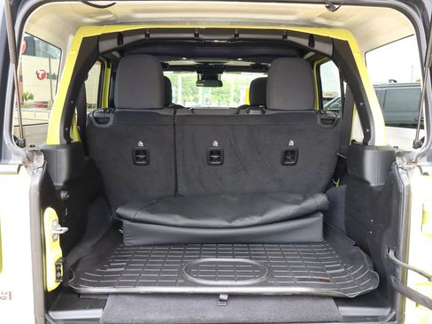 Used 2024 Jeep Wrangler Willys AWD/4WD image 9