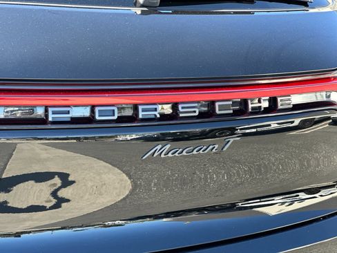 Certified 2023 Porsche Macan Turbo AWD/4WD image 31