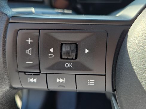Used 2025 Nissan Kicks SV AWD/4WD image 29