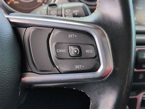 Used 2018 Jeep Wrangler Unlimited Sahara w/ Dual Top Group AWD/4WD image 19