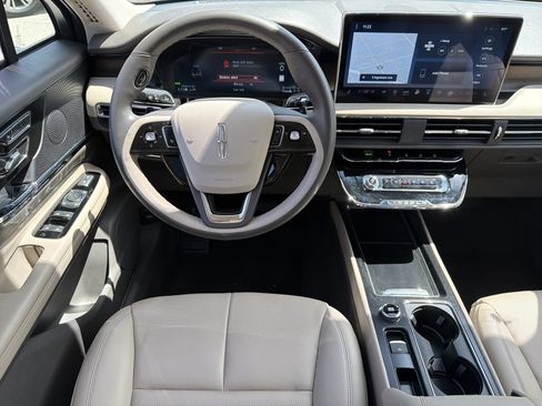 Certified 2024 Lincoln Corsair Grand Touring w/ Rear Removable Package Tray AWD/4WD image 17