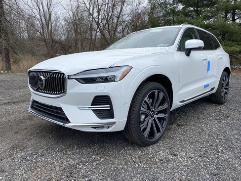 Used 2023 Volvo XC60 B5 Ultimate w/ Climate Package AWD/4WD image 3