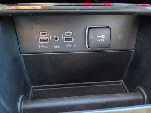 Used 2023 Jeep Grand Cherokee Laredo X image 23