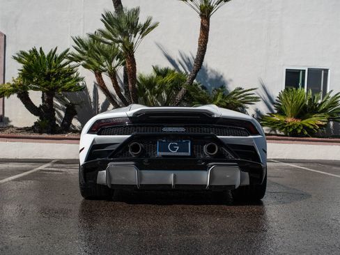 Used 2023 Lamborghini Huracan EVO image 4