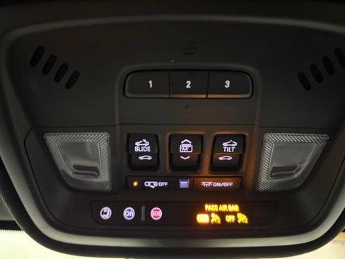Used 2023 Chevrolet Traverse RS AWD/4WD image 45
