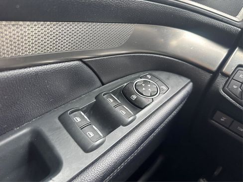 Used 2018 Ford Explorer XLT w/ Equipment Group 202A image 25