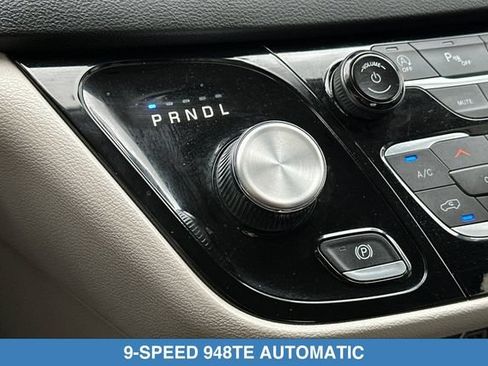 Used 2023 Chrysler Pacifica Touring-L FWD image 24