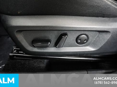 Used 2025 Nissan Rogue SV FWD image 29