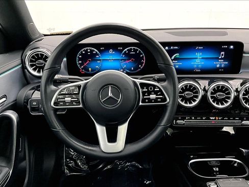 Used 2022 Mercedes-Benz CLA 250 image 4