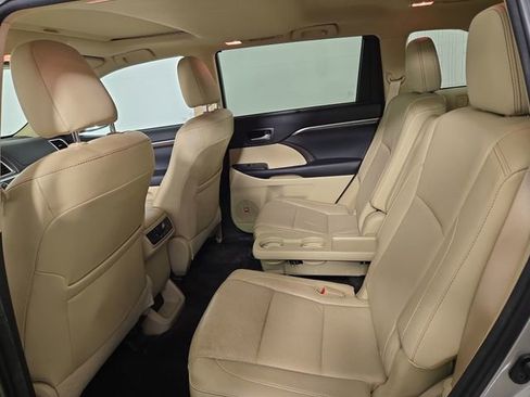 Used 2016 Toyota Highlander Limited image 15
