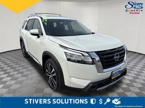 Used 2024 Nissan Pathfinder Platinum AWD/4WD image 3