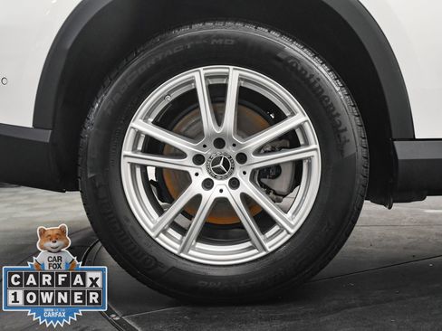 Used 2025 Mercedes-Benz GLC 300 4MATIC image 33