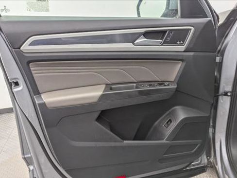 Used 2022 Volkswagen Atlas SEL Premium image 13