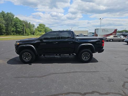 Used 2025 Chevrolet Colorado ZR2 w/ Technology Package AWD/4WD image 4