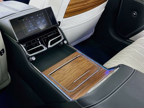 Certified 2024 Bentley Flying Spur Azure AWD/4WD image 25