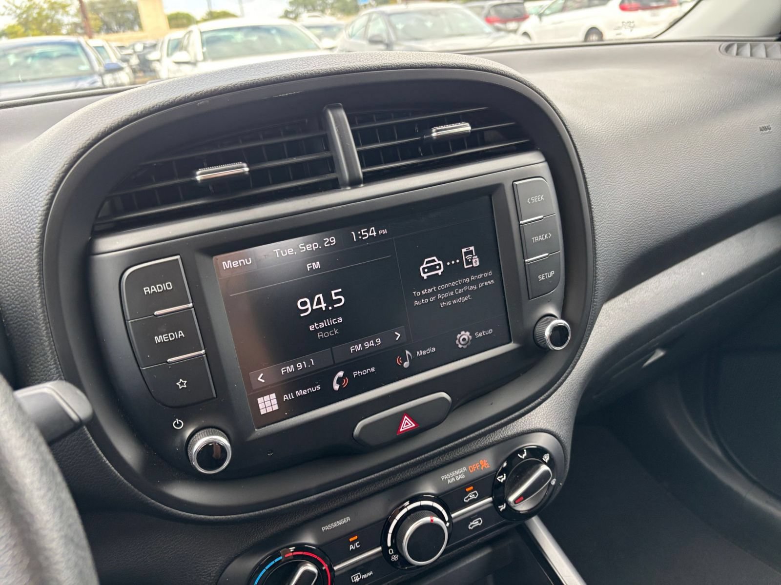 Used 2025 Kia Soul LX w/ LX Technology Package FWD image 19