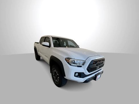 Certified 2019 Toyota Tacoma TRD Off-Road AWD/4WD image 2