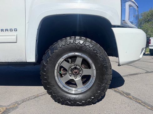 Used 2010 Chevrolet Silverado 1500 LT AWD/4WD image 15