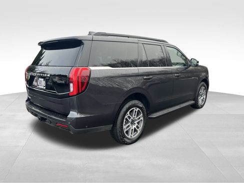 Used 2025 Ford Expedition Active image 5