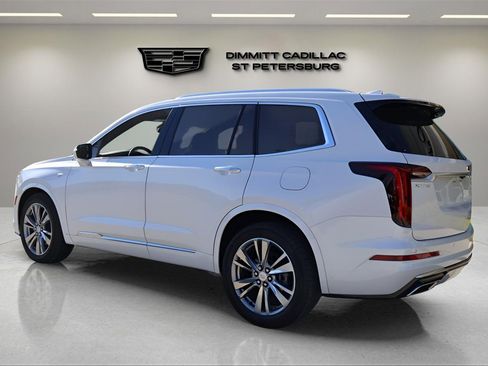 Used 2023 Cadillac XT6 Premium Luxury image 3