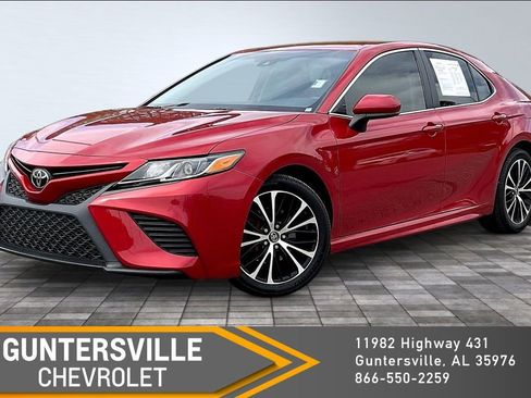 Used 2019 Toyota Camry SE FWD image 1